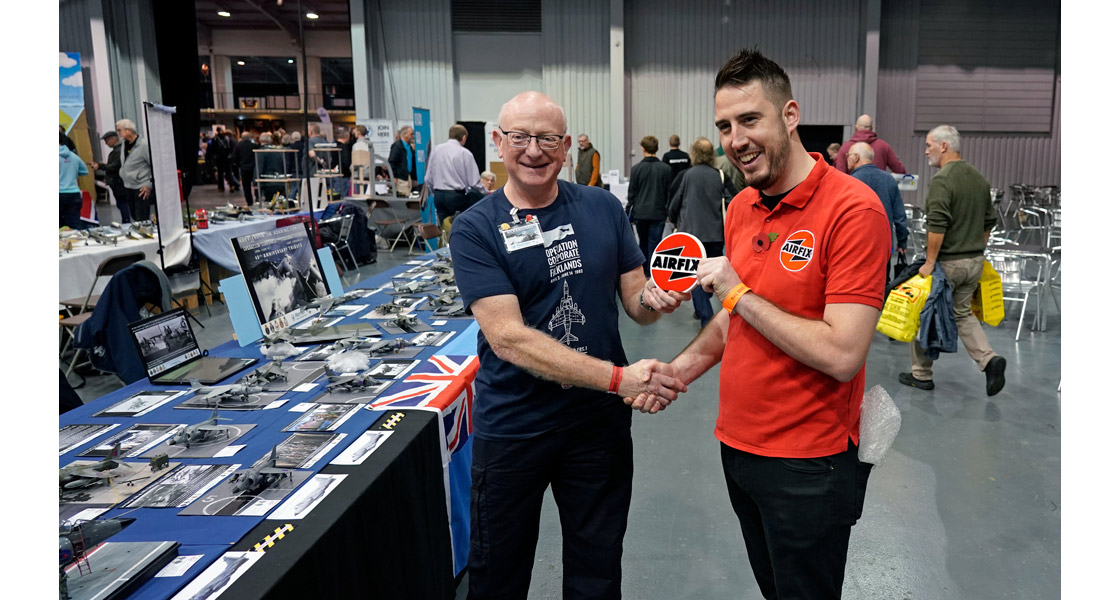 ZE_Harrier_Special_Interest_Group_were_the_recipients_of_the_Airfix_Display_of_the_Day_Trophy_at_this_Years_Scale_Modelworld_show.jpg