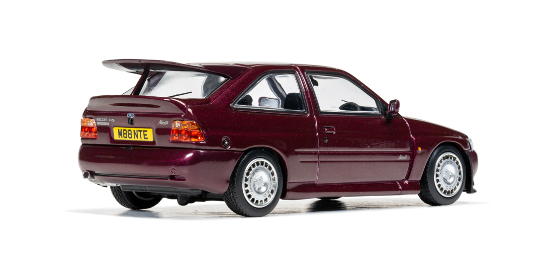 S_Corgi_Vanguards_model_car_range_welcomes_a_new_Ford_Escort_RS_Cosworth_collectable_model.jpg