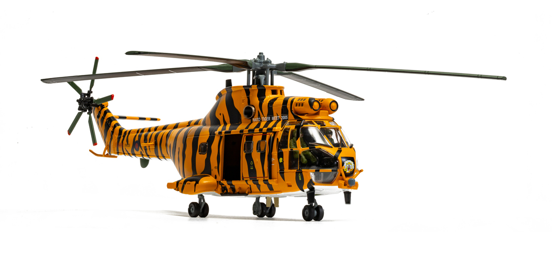 K_The_Corgi_Aviation_Archive_range_is_about_to_welcome_a_new_RAF_Tiger_Meet_Puma_helicopter_from_RIAT_2005.jpg