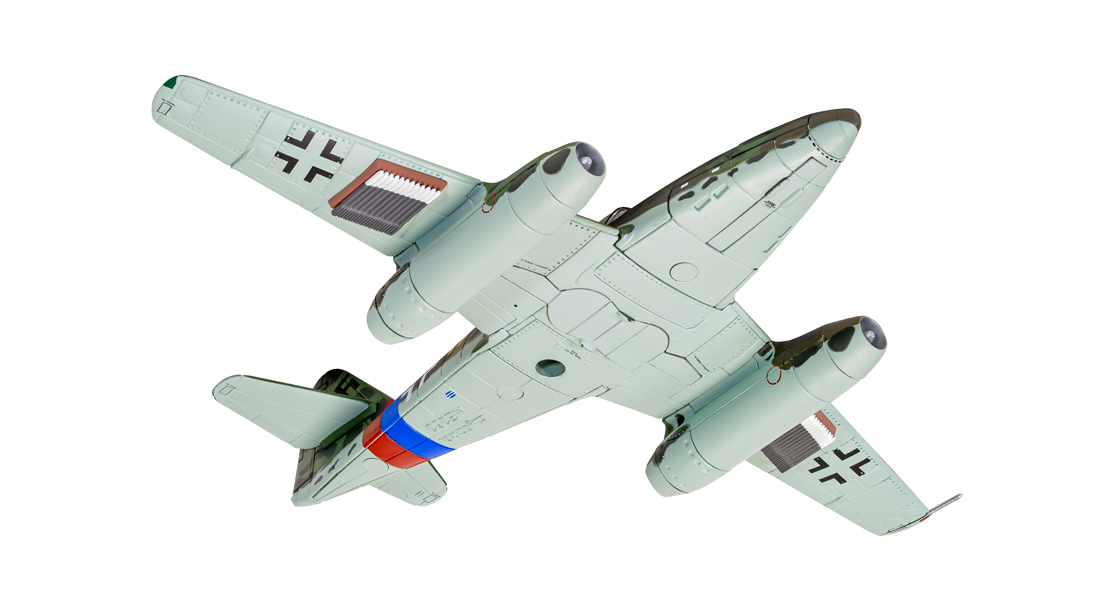 F_The_latest_Corgi_Aviation_Archive_Messerschmitt_Me262_model_release_sees_the_introduction_of_R4M_unguided_rocket_projectiles_diecast_model_collectable.jpg