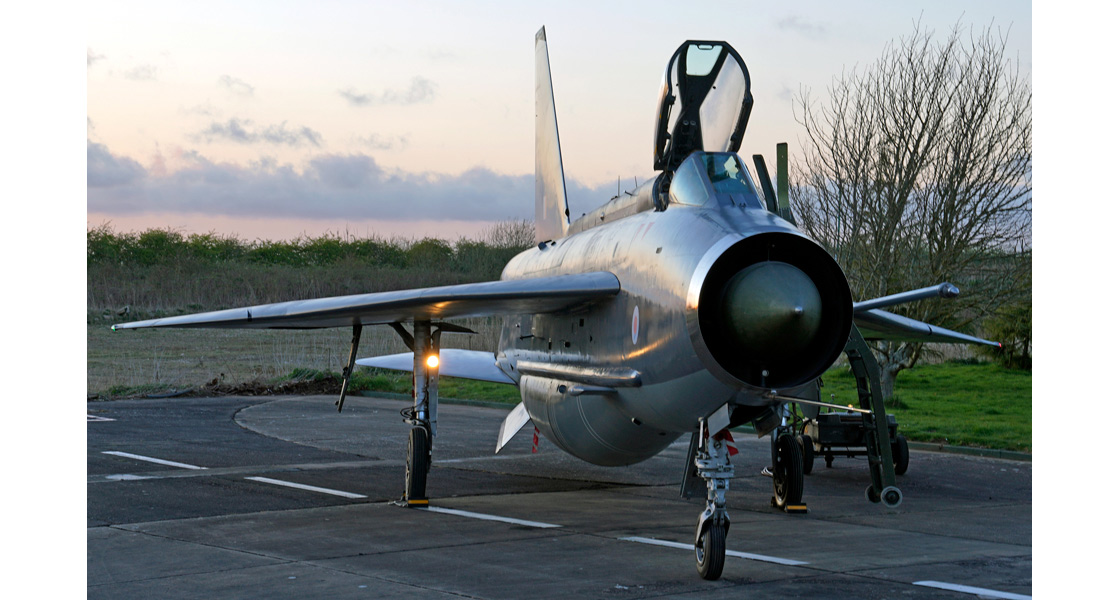 H_Airfix_and_Corgi_Aerodrome_blog_reports_from_RAF_Binbrook_and_a_nightshoot_event_with_English_Electric_Lightning_F6_XR724_of_The_Lightning_Association.jpg