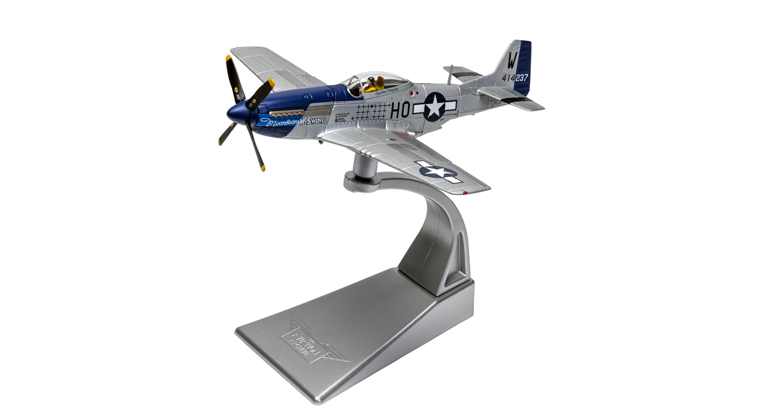J_CORGI_Aviation_Archive_introduce_two_aircraft_model_representations_of_Mustang_and_Sabre_fighters_flown_by_ACE_pilot_William_T_Bill_Whisner_USAAF.jpg