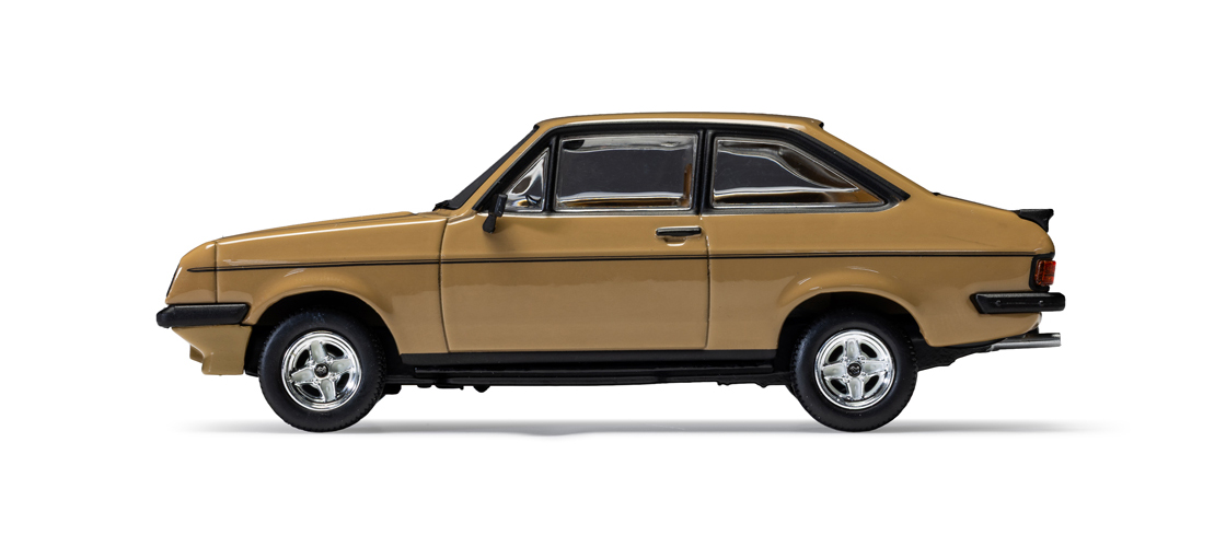 U_CORGI_Diecast_Diaries_blog_excllusive_Ford_Escort_Mk2_RS2000_Custom_in_Tuscan_Beige.jpg