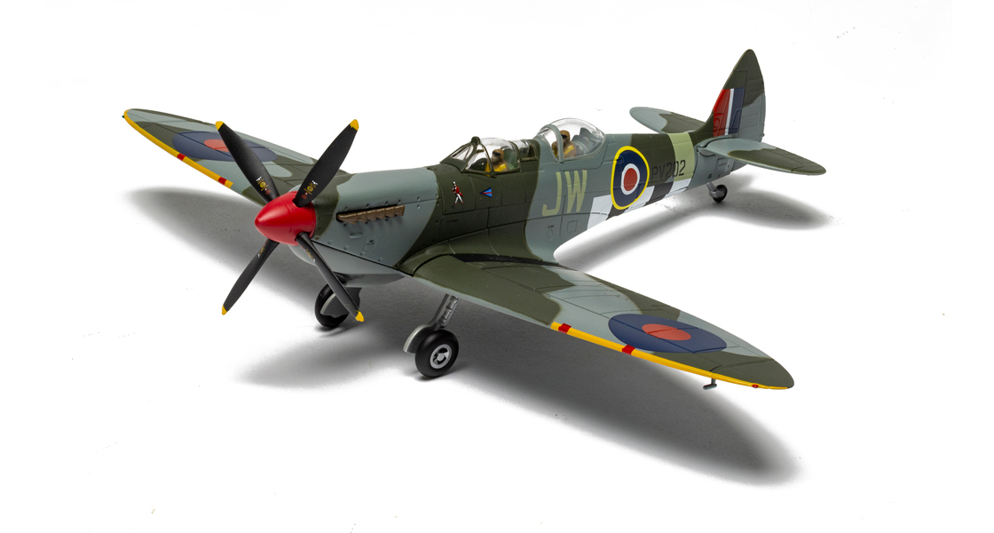 X_The_Corgi_Aviation_Archive_range_is_about_to_welcome_a_trio_of_new_two_seat_Spitfires_Spitfires.com.jpg