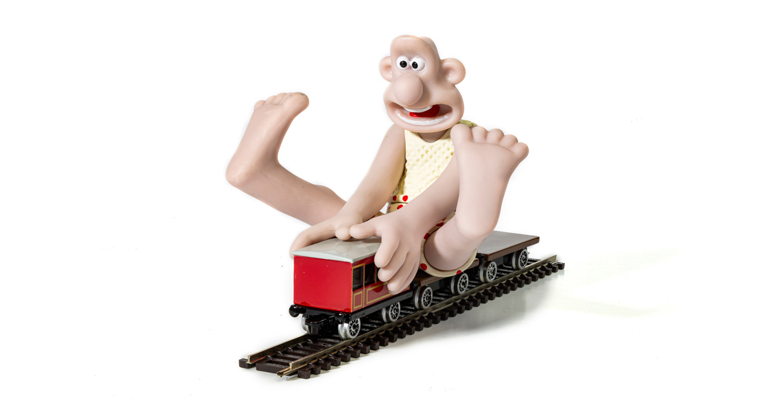 E_Corgi_have_a_major_update_from_their_impressive_new_Wallace_&_Gromit_The_Wrong_Trousers_train_set_chase_diecast_collectable_model_release.jpg