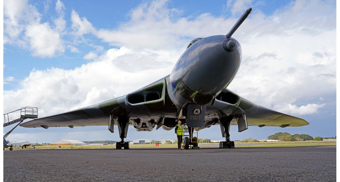 B_Airfix_and_Corgi_Aerodrome_experience_the_howl_of_Avro_Vulcan_XL426_as_she_entertains_the_crowds_at_the_Vulcan_Restoration_Trust_fast_taxi_event.jpg
