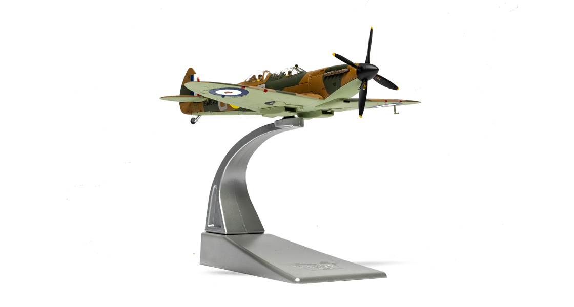S_The_Corgi_Aviation_Archive_range_is_about_to_welcome_a_trio_of_new_two_seat_Spitfires_Spitfires.com.jpg