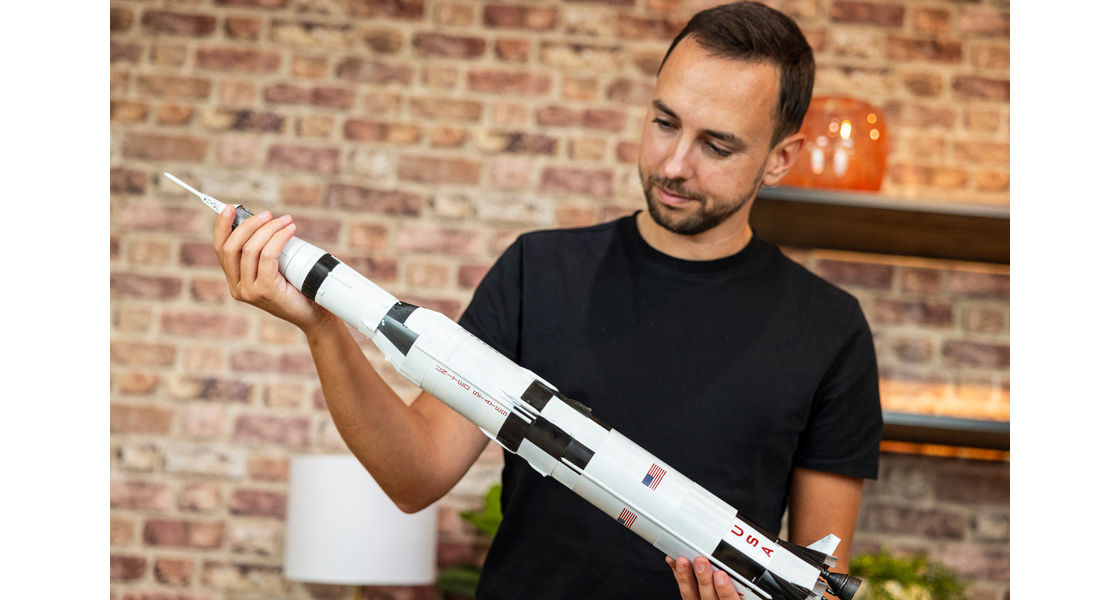 E_Airfix_celebrate_Space_Week_with_the_release_of_three_space_model_kits_a_Saturn_V_rocket_the_Space_Shuttle_and_SLS_Artemis_scale_model_kits.jpg