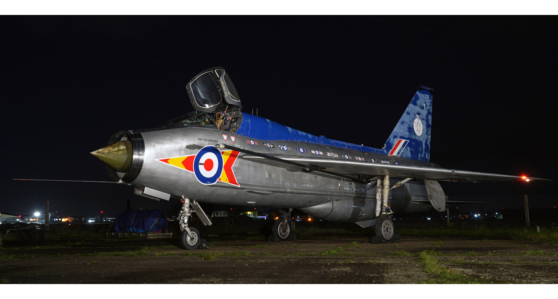 L_English_Electric_Lightning_T5_photoshoot_to_mark_60th_Anniversary_of_its_first_flight_on_Airfix_and_Corgi_Aerodrome_blog.jpg