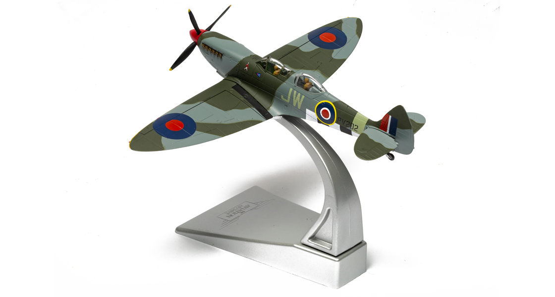 W_The_Corgi_Aviation_Archive_range_is_about_to_welcome_a_trio_of_new_two_seat_Spitfires_Spitfires.com.jpg