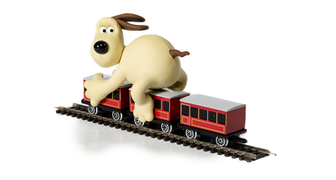 D_Corgi_have_a_major_update_from_their_impressive_new_Wallace_&_Gromit_The_Wrong_Trousers_train_set_chase_diecast_collectable_model_release.jpg