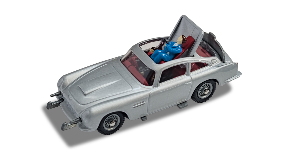 D_The_latest_collection_of_new_Corgi_models_includes_two_of_the_most_successful_diecast_model_cars_of_all_time_the_Batmobile_and_James_Bonds_Aston_Martin_DB5.jpg