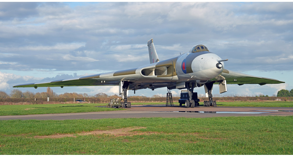 B_Airfix_and_Corgi_Aerodrome_spend_time_with_Avro_Vulcan_B2_XM655_the_youngest_Vulcan_in_the_world.jpg