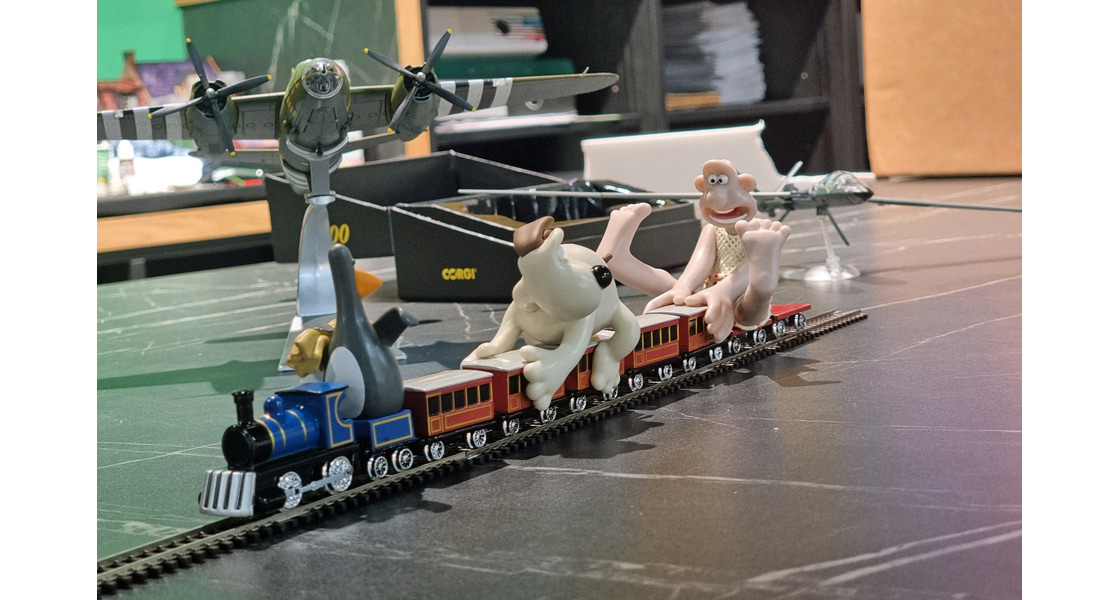 H_Corgi_have_a_major_update_from_their_impressive_new_Wallace_&_Gromit_The_Wrong_Trousers_train_set_chase_diecast_collectable_model_release.jpg