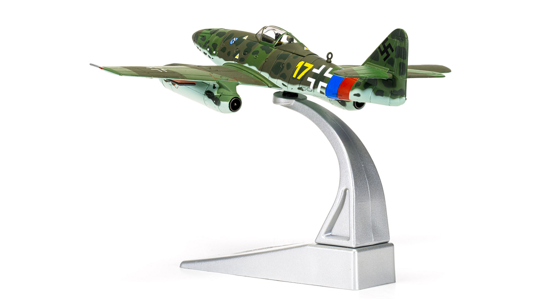 D_The_latest_Corgi_Aviation_Archive_Messerschmitt_Me262_model_release_sees_the_introduction_of_R4M_unguided_rocket_projectiles_diecast_model_collectable.jpg