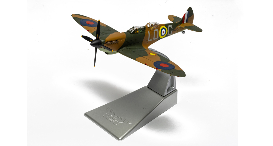 F_The_Corgi_Aviation_Archive_range_is_about_to_welcome_a_trio_of_new_two_seat_Spitfires_Spitfires.com.jpg