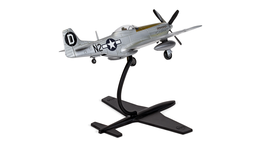 N_New_Airfix_North_American_P51D_Mustang_Starter_Set_model_kit_is_the_mount_of_WWII_USAAF_Double_Ace_pilot_George_F_Ceuleers.jpg