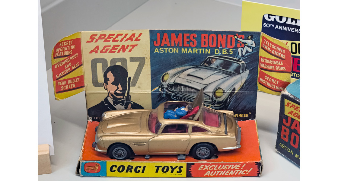 C_The_latest_collection_of_new_Corgi_models_includes_two_of_the_most_successful_diecast_model_cars_of_all_time_the_Batmobile_and_James_Bonds_Aston_Martin_DB5.jpg