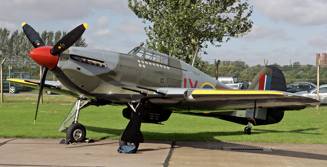 U_Battle_of_Britain_Memorial_Flight_Hurricane_PZ865_Night_Reaper_on_the_Airfix_and_Corgi_Aerodrome_blog.jpg