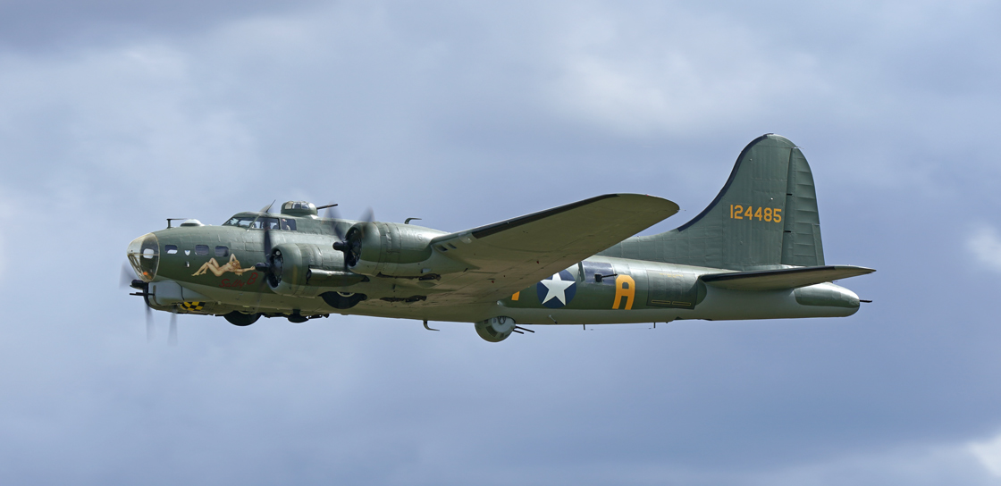W_East_Kirkby_Airshow_2021_review_on_the_Airfix_and_Corgi_Aerodrome_blog_Boeing_B17G_Flying_Fortress_Sally_B.jpg