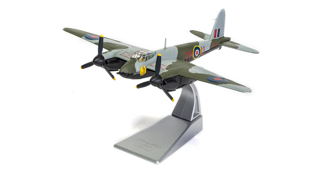 R_Night_Intruder_de_Havilland_Mosquito_Moonbeam_McSwine_Corgi_diecast_model_on_the_Diecast_Diaries_blog.jpg
