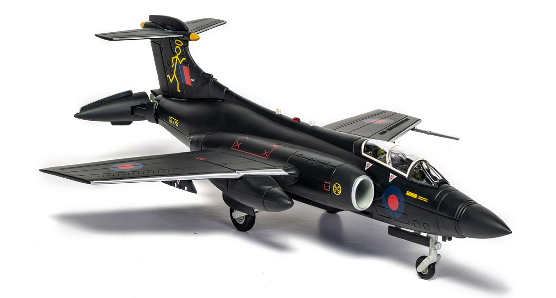 P_Corgi_Aviation_Archive_Blackburn_Buckaneer_RAF_No_16_Squadron_black_Beauty.jpg