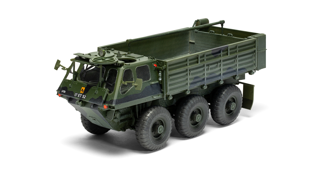 L_The_new_Alvis_FV620_Stalwart_Ml2_British_Army_model_kit_from_Airfix_is_an_armoured_fighting_vehicle_model_of_distinction.jpg