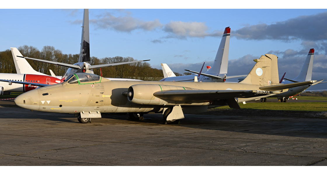 L_The_Buccaneer_Aviation_Group_English_Electric_Canberra_PR9_nightshoot_event_at_Cotswold_Airport_on_the_Airfix_and_Corgi_Aerodrome_blog.jpg