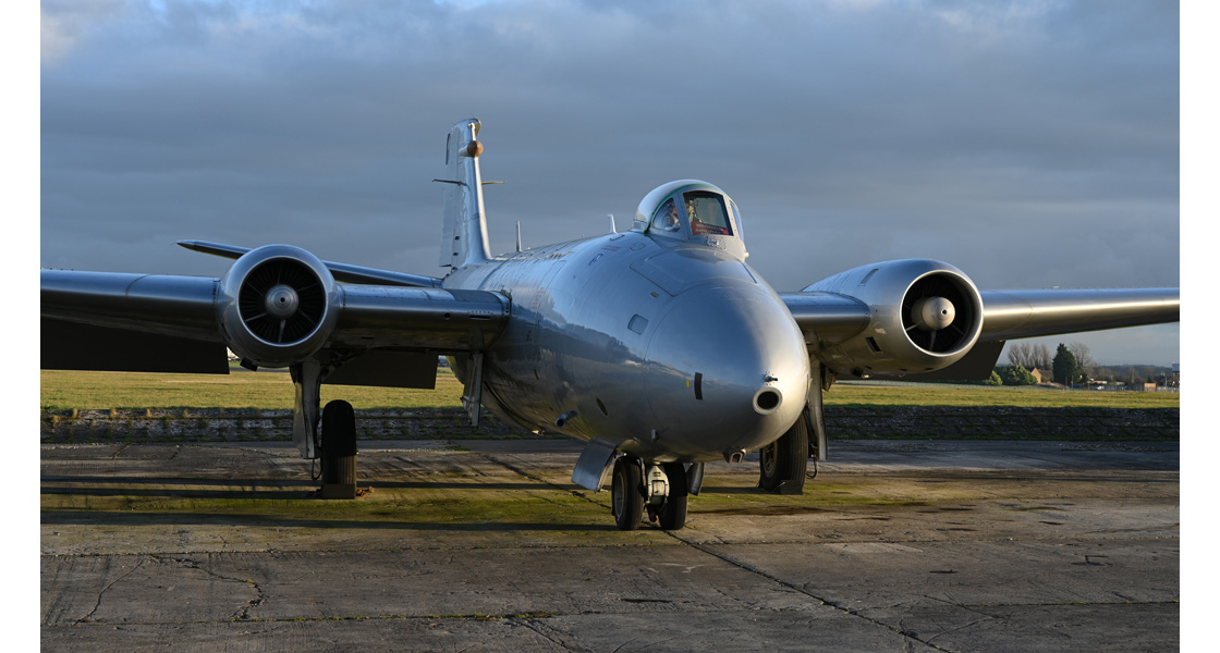 N_The_Buccaneer_Aviation_Group_English_Electric_Canberra_PR9_nightshoot_event_at_Cotswold_Airport_on_the_Airfix_and_Corgi_Aerodrome_blog.jpg