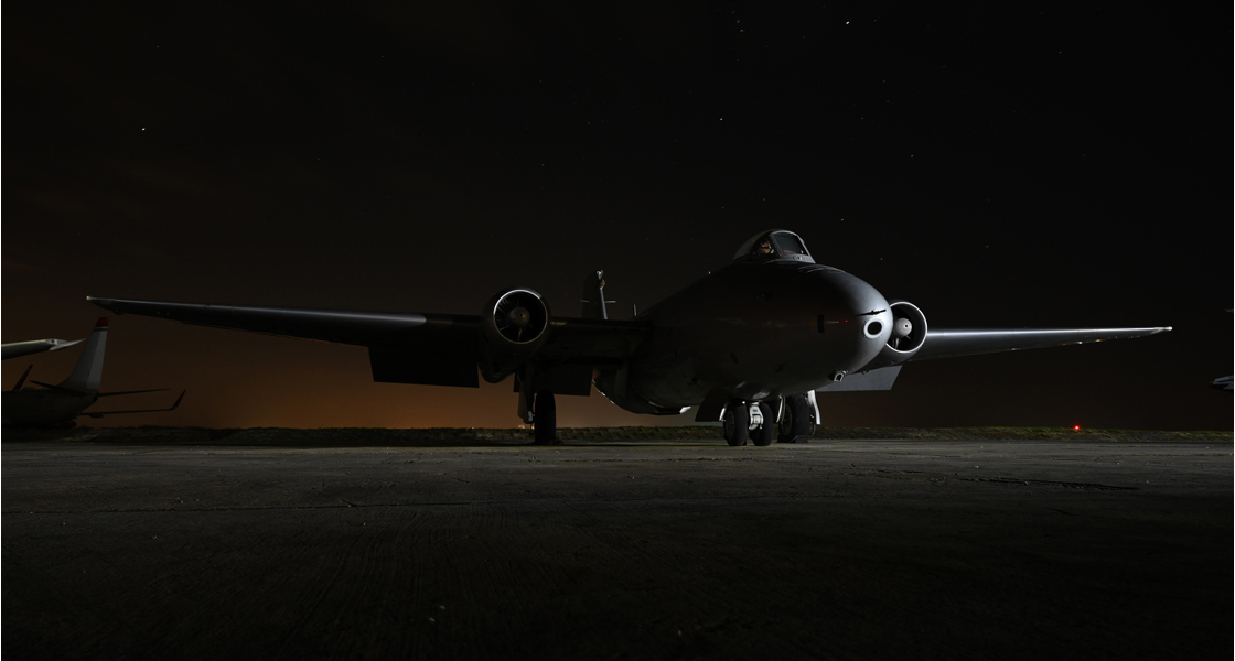 U_The_Buccaneer_Aviation_Group_English_Electric_Canberra_PR9_nightshoot_event_at_Cotswold_Airport_on_the_Airfix_and_Corgi_Aerodrome_blog.jpg
