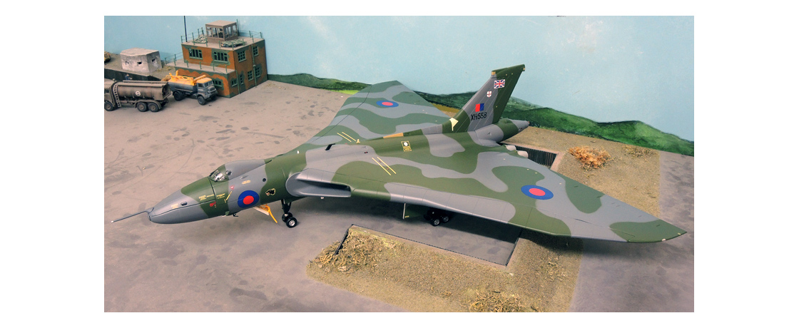 ZD_Corgi_models_mark_the_final_flight_of_an_Avro_Vulcan_in_RAF_service_Avro_Vulcan_B2_XH558.jpg