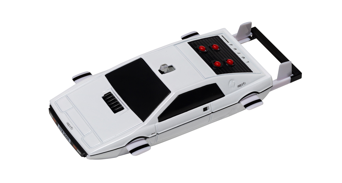 L_Corgi_James_Bond_The_Spy_Who_Loved_Me_Lotus_Esprit_submarine_car_deicast_collectable_model_on_the_Diecast_Diaries_blog.jpg