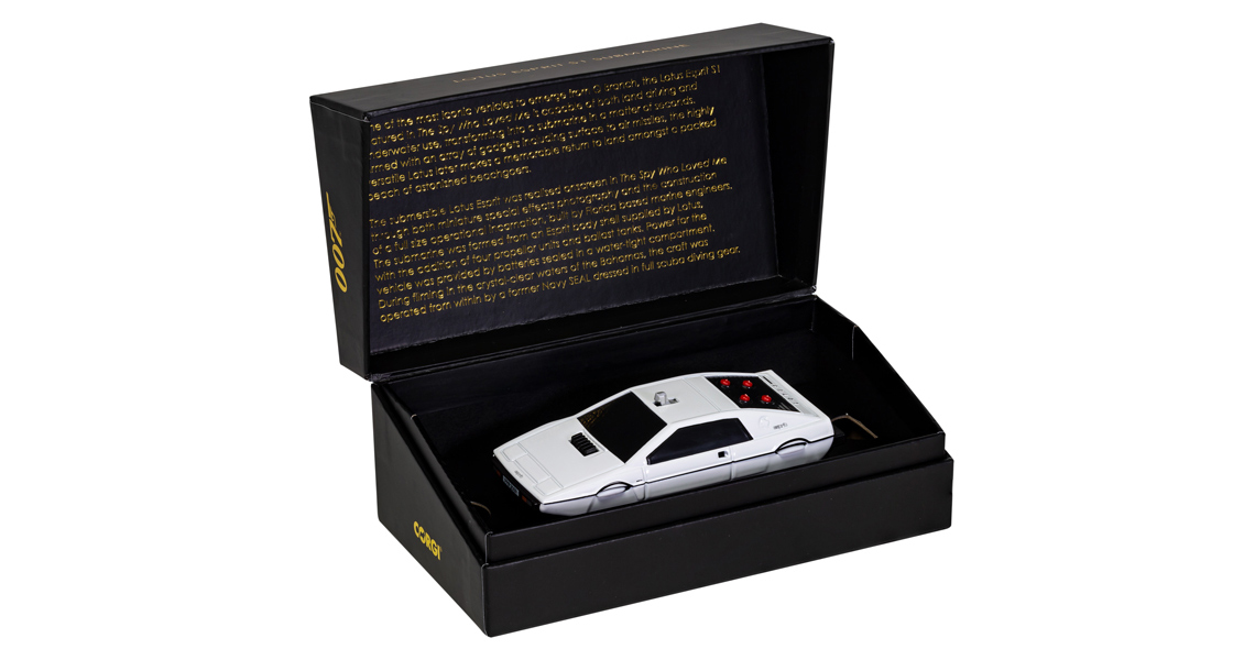 O_Corgi_James_Bond_The_Spy_Who_Loved_Me_Lotus_Esprit_submarine_car_deicast_collectable_model_on_the_Diecast_Diaries_blog.jpg