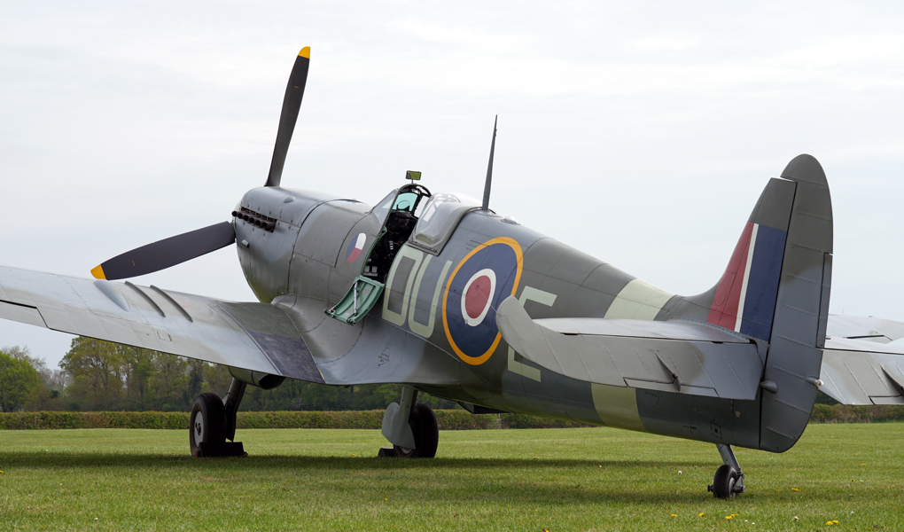 M_Shuttleworth_Season_Premier_Airshow_review_on_the_Airfix_and_Corgi_Aerodrome_blog_2022.jpg