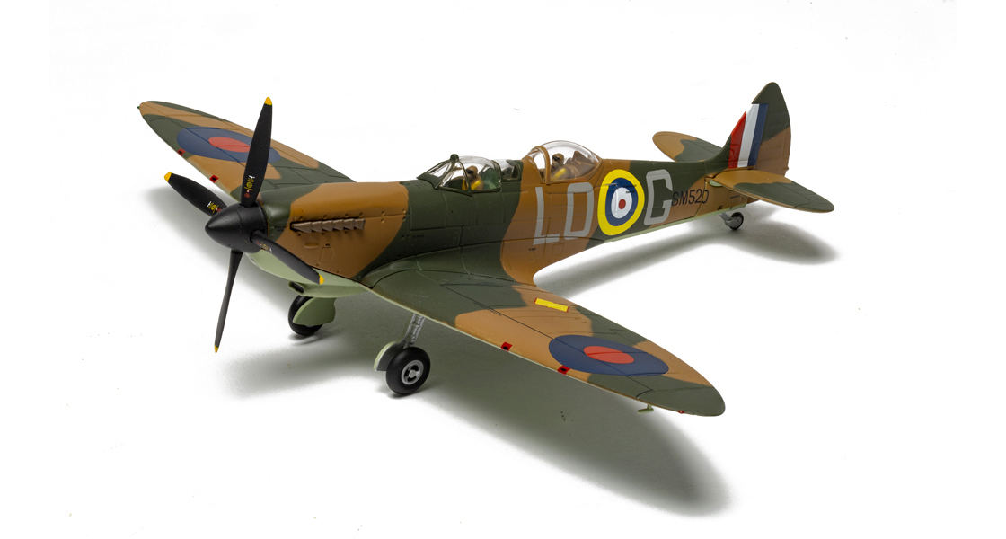 R_The_Corgi_Aviation_Archive_range_is_about_to_welcome_a_trio_of_new_two_seat_Spitfires_Spitfires.com.jpg