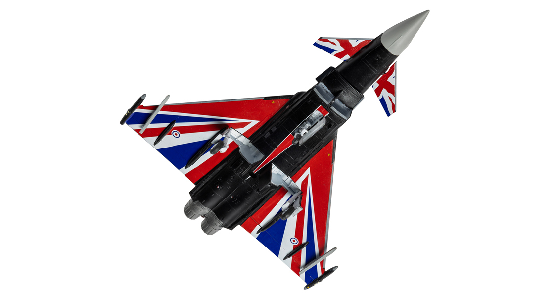 K_Airfix_introduce_the_second_of_their_new_RAF_Typhoon_Display_Team_twin_kit_sets_as_Blackjack_lands_on_the_Workbench.jpg
