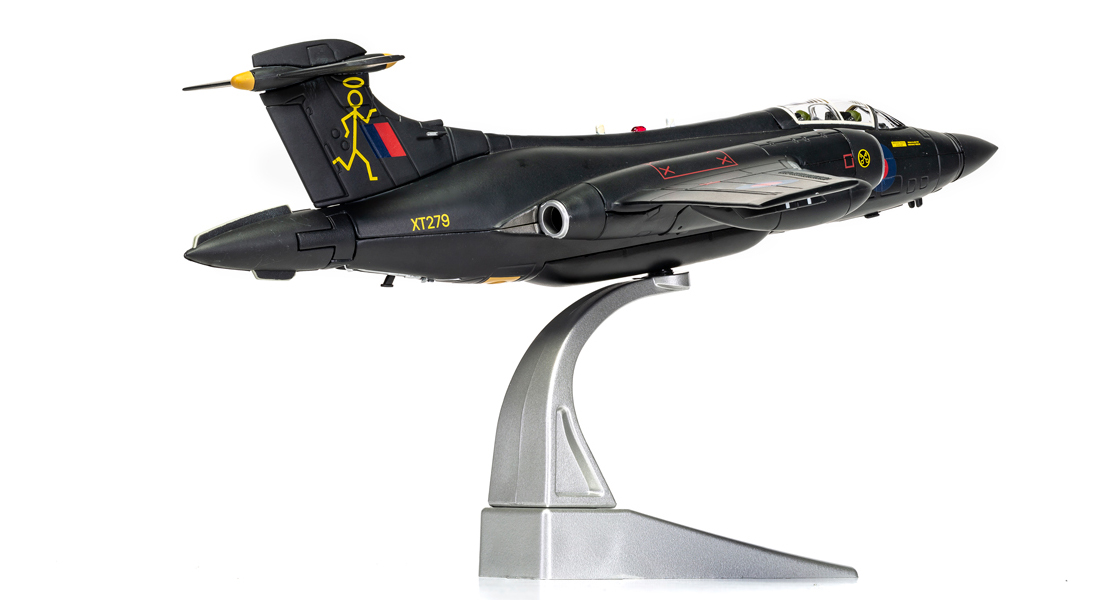 P_Corgi_Aviation_Archive_Blackburn_Buckaneer_RAF_No_16_Squadron_black_Beauty.jpg