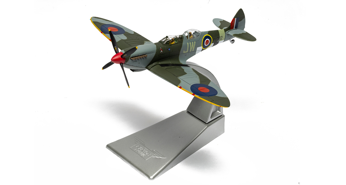 K_The_Corgi_Aviation_Archive_range_is_about_to_welcome_a_trio_of_new_two_seat_Spitfires_Spitfires.com.jpg