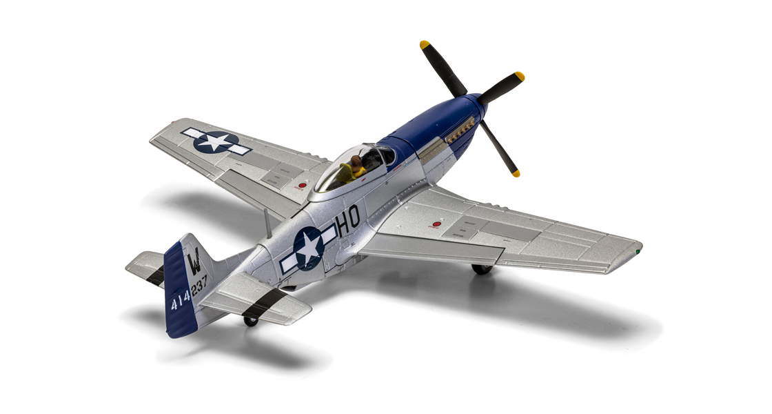 K_CORGI_Aviation_Archive_introduce_two_aircraft_model_representations_of_Mustang_and_Sabre_fighters_flown_by_ACE_pilot_William_T_Bill_Whisner_USAAF.jpg