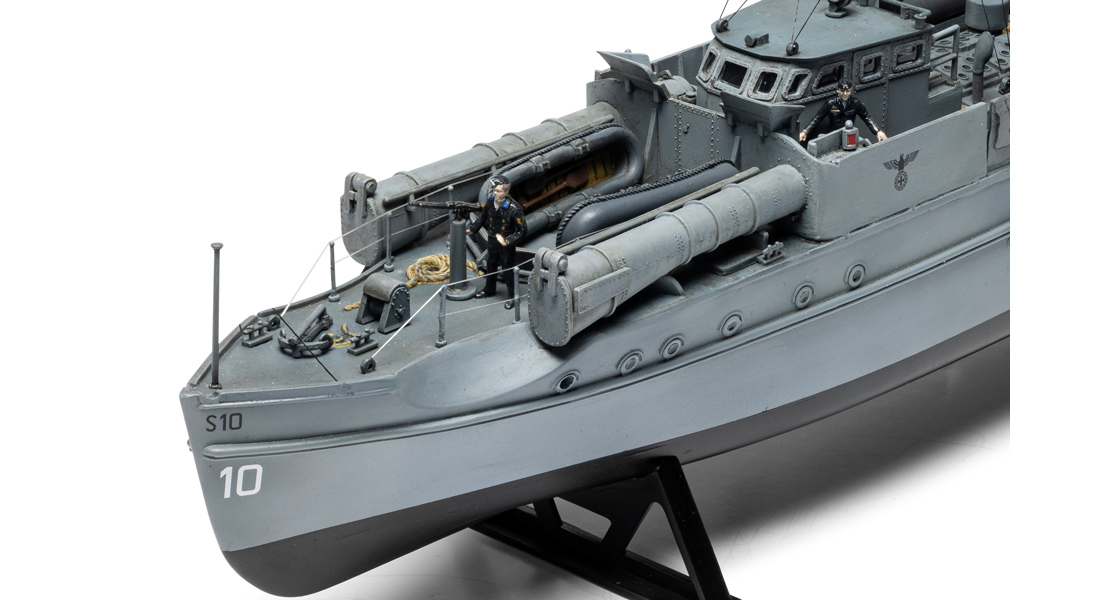 R_The_Airfix_Vintage_Classics_range_can_now_boast_the_arrival_of_two_WWII_fast_attack_craft_a_German_E_Boat_and_a_British_Vosper_Motor_Torpedo_Boat.jpg
