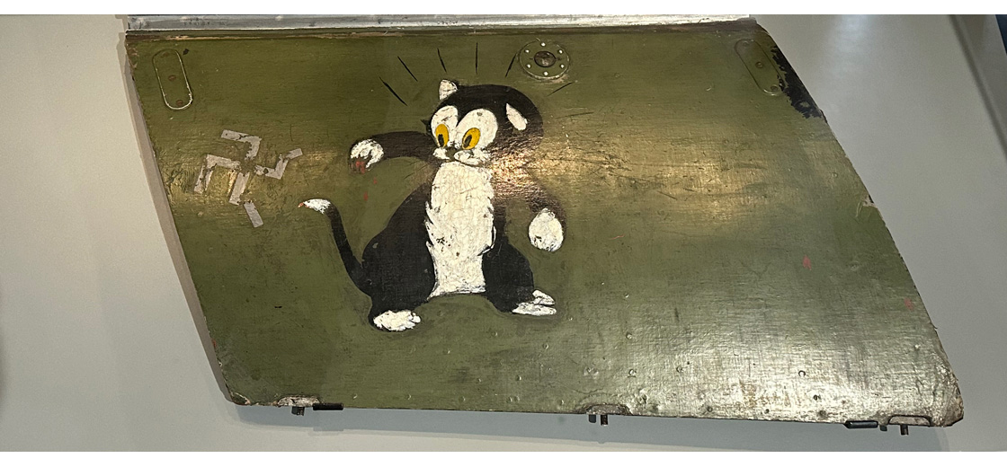E_Figaro_the_cat_RAF_pilot_Ian_Gleeds_personal_emblem_preserved_by_Corgi_and_at_the_RAF_Museum_Cosford.jpg