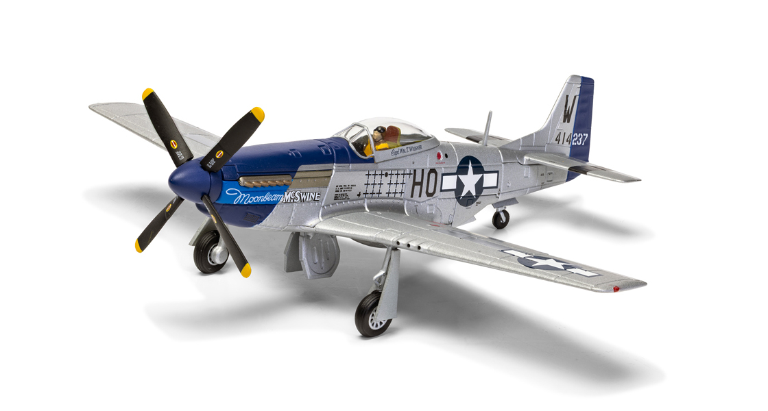 H_CORGI_Aviation_Archive_introduce_two_aircraft_model_representations_of_Mustang_and_Sabre_fighters_flown_by_ACE_pilot_William_T_Bill_Whisner_USAAF.jpg