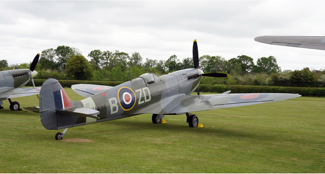 D_The_Shuttleworth_Collection_open_the_2026_Airshow_season_with_Spitfire_tributes_at_their_Season_Premier_and_Wings_and_Wheels_shows_on_CORGI_and_Airfix_Aerodrome.jpg
