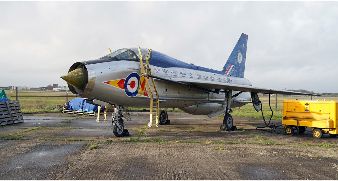 D_English_Electric_Lightning_T5_photoshoot_to_mark_60th_Anniversary_of_its_first_flight_on_Airfix_and_Corgi_Aerodrome_blog.jpg