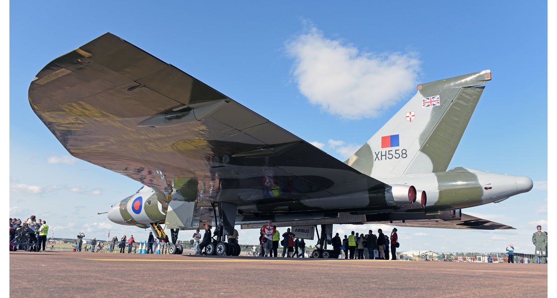 ZB_Corgi_models_mark_the_final_flight_of_an_Avro_Vulcan_in_RAF_service_Avro_Vulcan_B2_XH558.jpg
