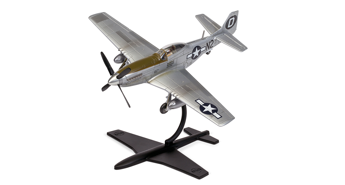 O_New_Airfix_North_American_P51D_Mustang_Starter_Set_model_kit_is_the_mount_of_WWII_USAAF_Double_Ace_pilot_George_F_Ceuleers.jpg