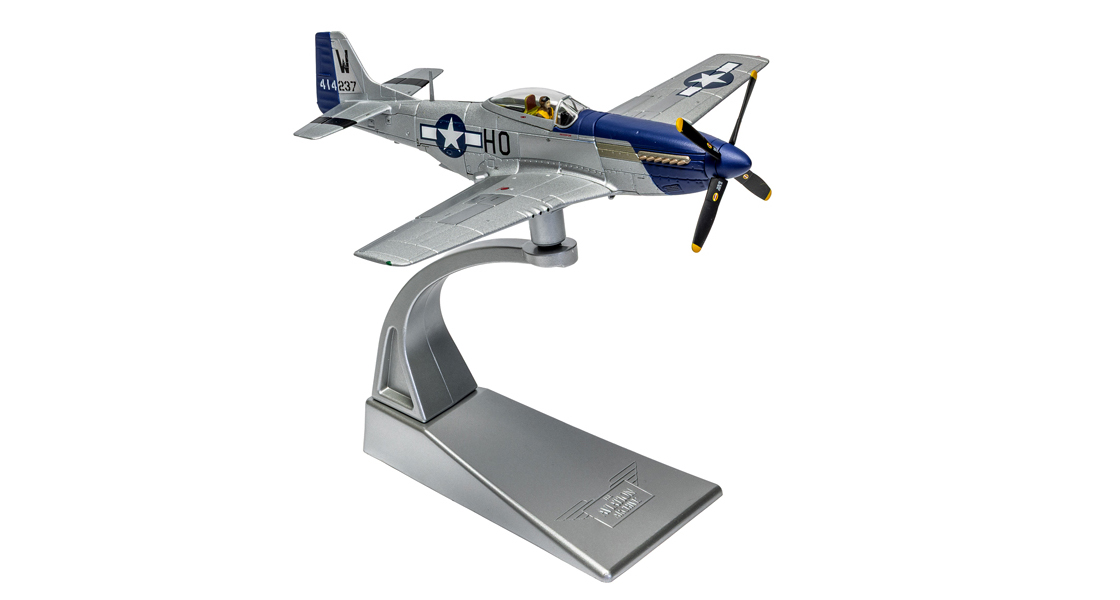 L_CORGI_Aviation_Archive_introduce_two_aircraft_model_representations_of_Mustang_and_Sabre_fighters_flown_by_ACE_pilot_William_T_Bill_Whisner_USAAF.jpg